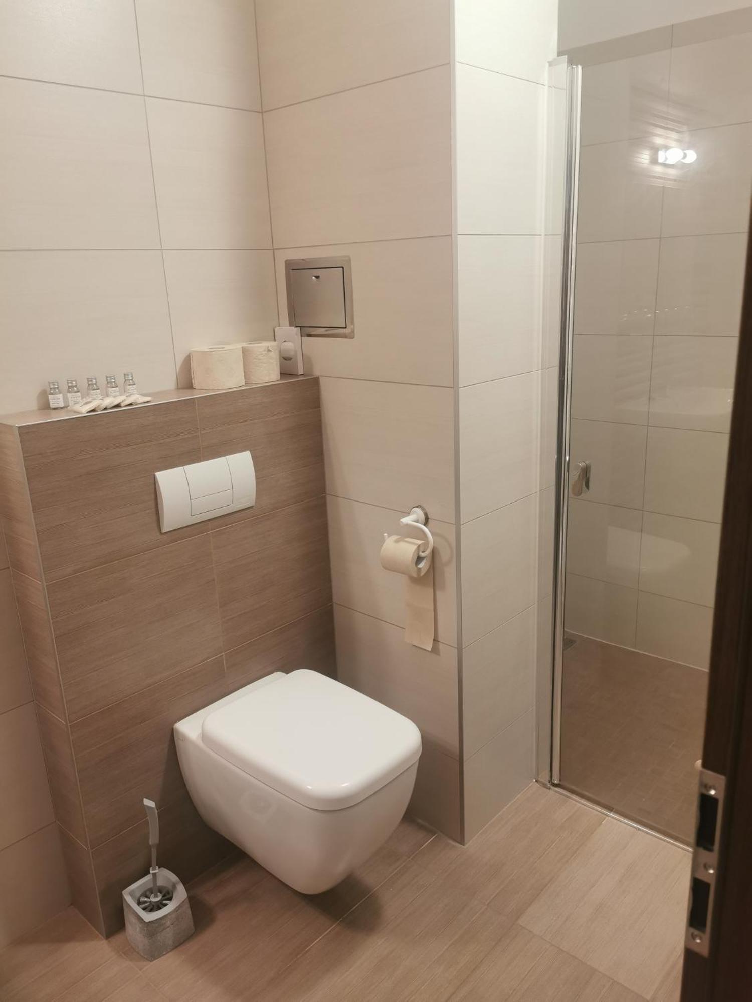 فندق ديانا Nové Mesto nad Váhom المظهر الخارجي الصورة